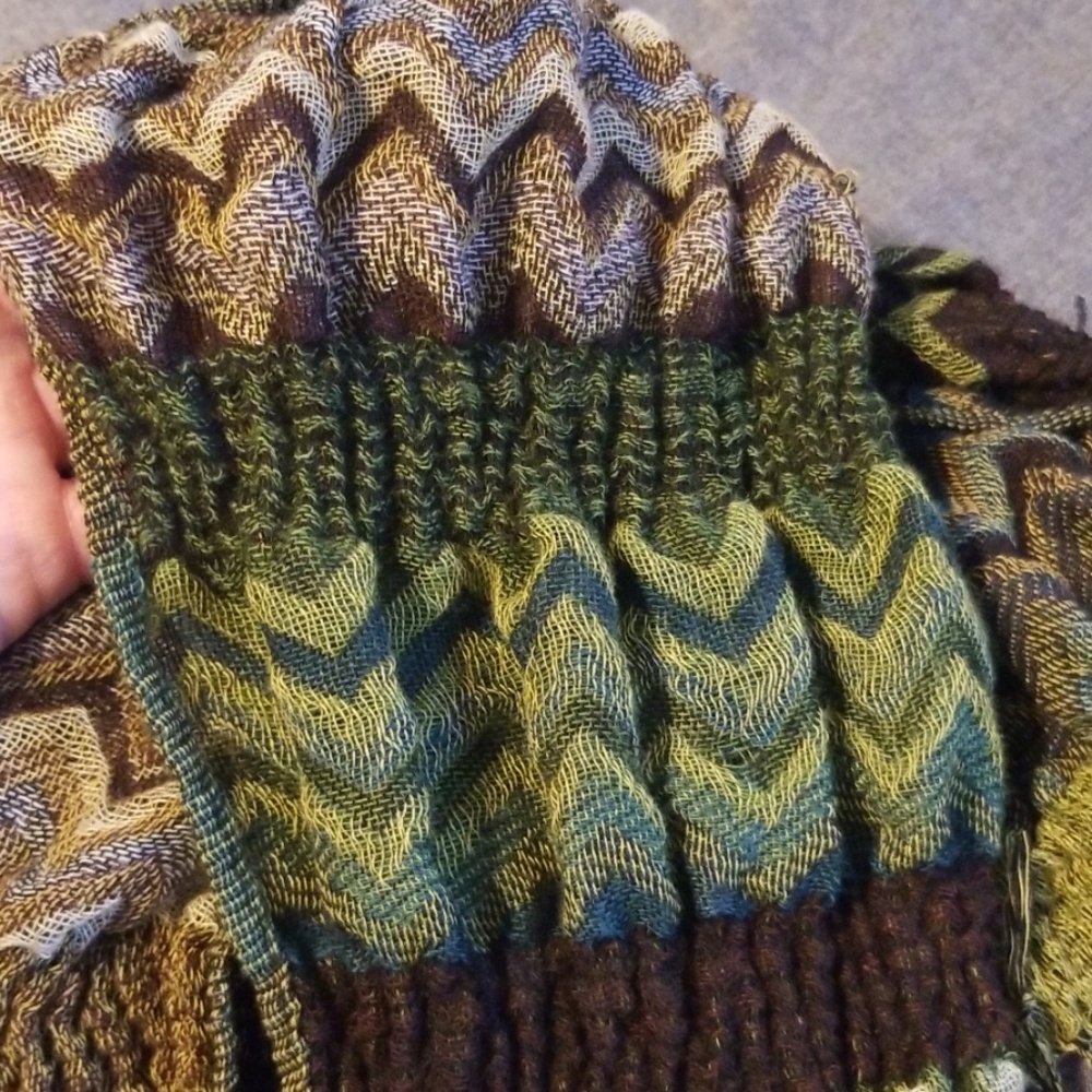 Beautiful scarf - Picture 2 of 5